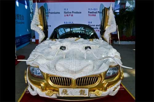 组图：广州现土豪金改装跑车 嵌牦牛骨贴纯金片