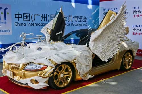组图：广州现土豪金改装跑车 嵌牦牛骨贴纯金片